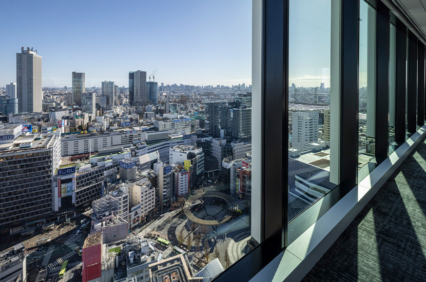 開放感のあるオフィス空間イメージ